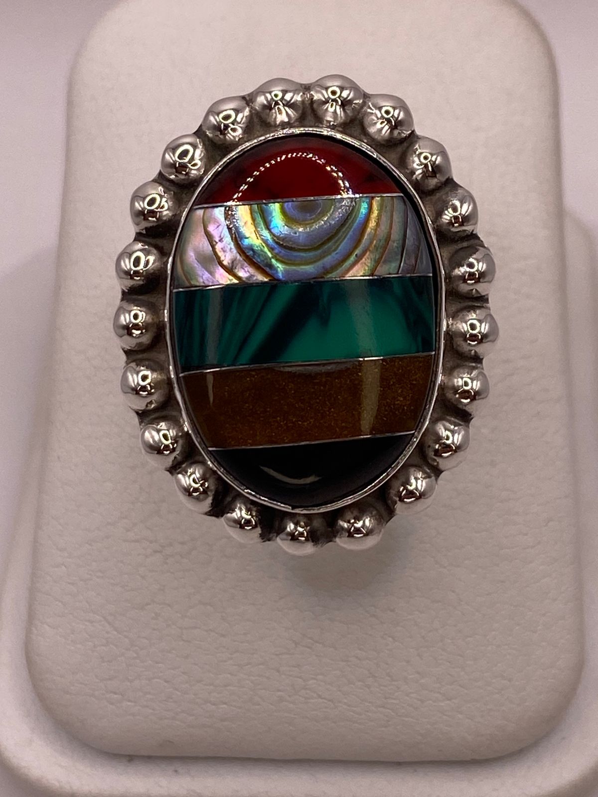 ANILLO ARTÍSTICO DE PLATA LEY 925 CON NÁCAR Y PIEDRAS NATURALES