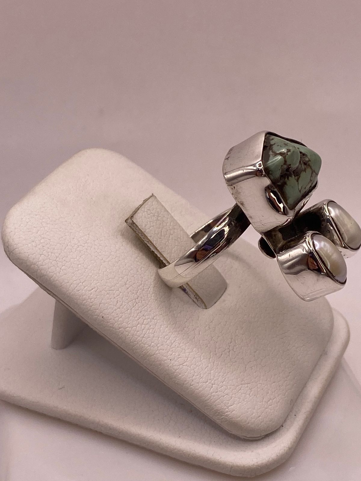 Anillo Artístico de Plata Ley 925 con Turquesa y Perlas