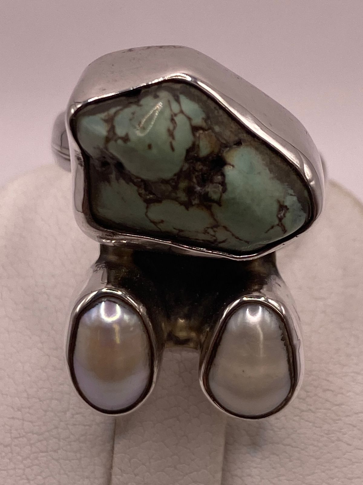 Anillo Artístico de Plata Ley 925 con Turquesa y Perlas