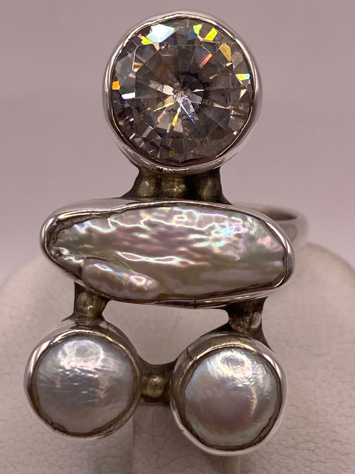Anillo Artístico de Plata Ley 925 con Zirconia, Madreperla y Perlas