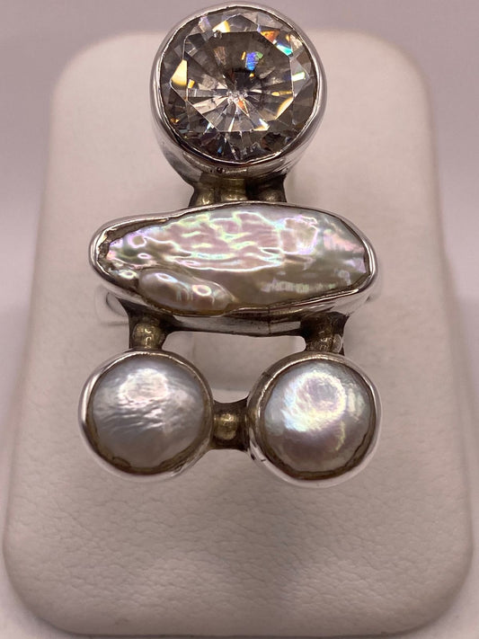 Anillo Artístico de Plata Ley 925 con Zirconia, Madreperla y Perlas, vista frontal
