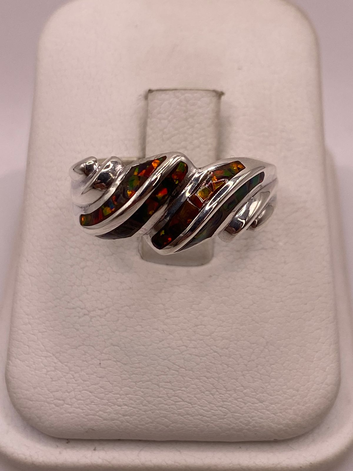 Anillo Artístico de Plata Ley 950 con Ópalo Iridiscente