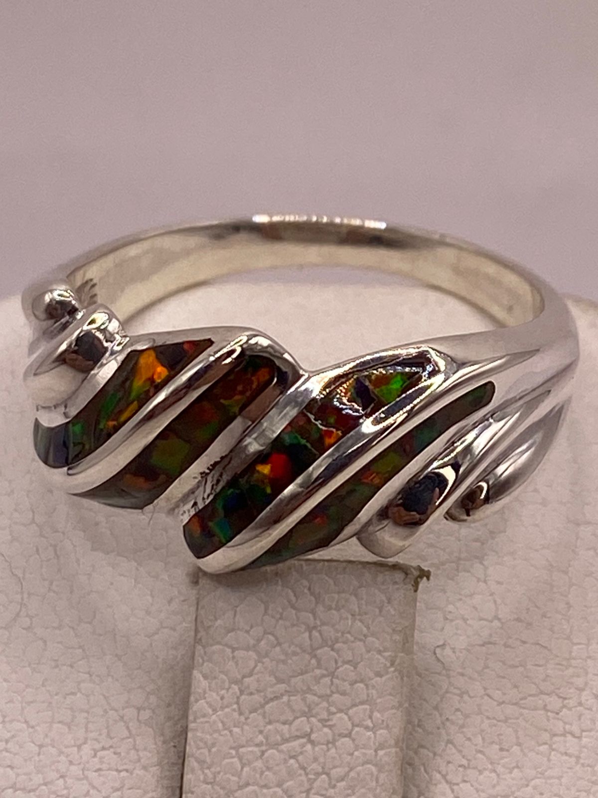 Anillo Artístico de Plata Ley 950 con Ópalo Iridiscente