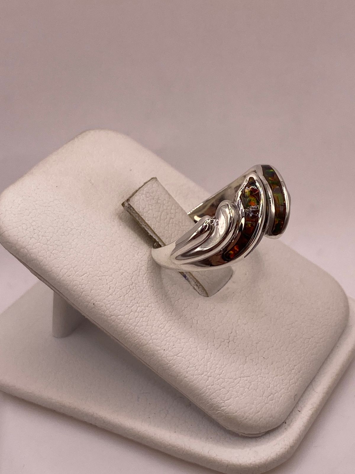 Anillo Artístico de Plata Ley 950 con Ópalo Iridiscente