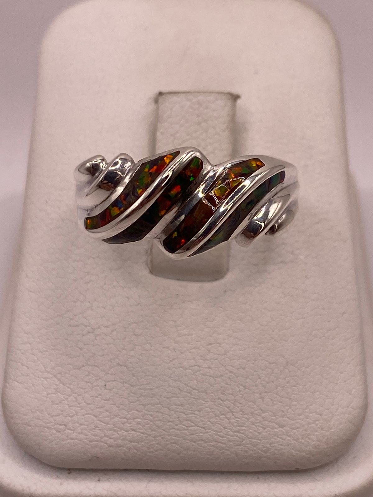 Anillo Artístico de Plata Ley 950 con Ópalo Iridiscente