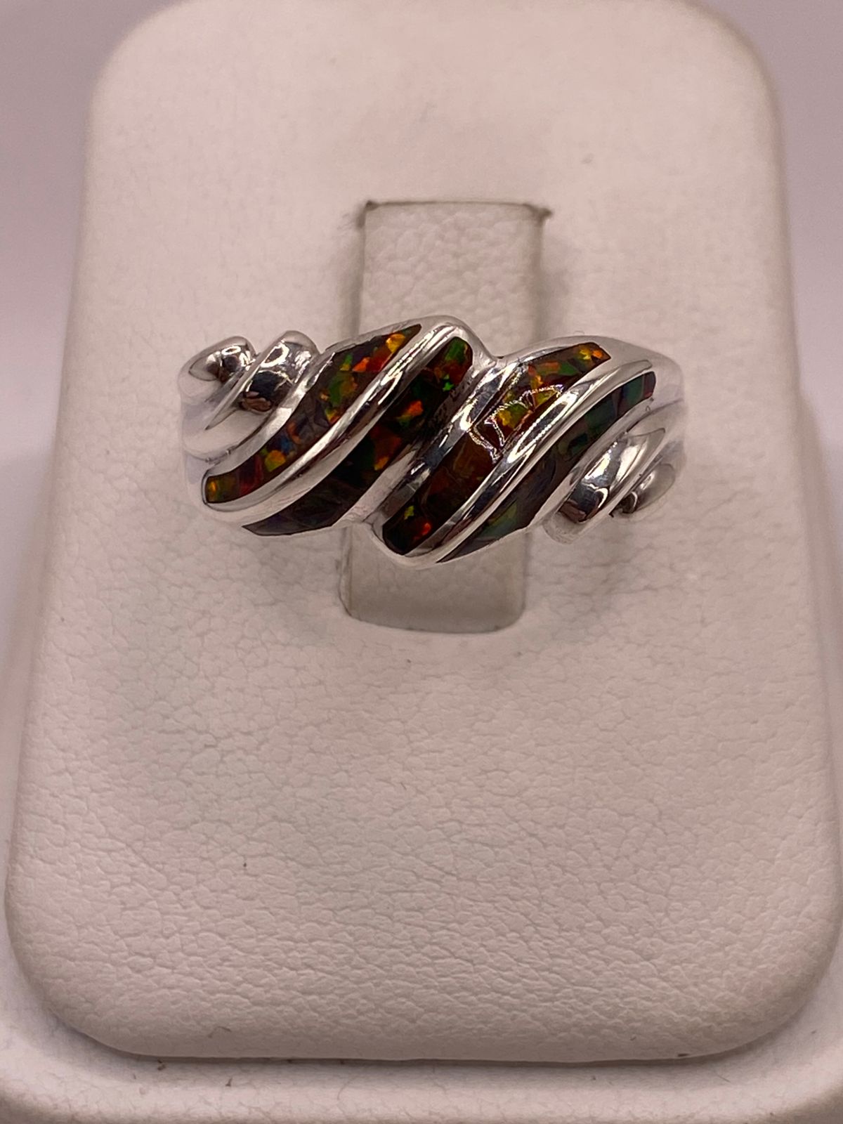 Anillo Artístico de Plata Ley 950 con Ópalo Iridiscente