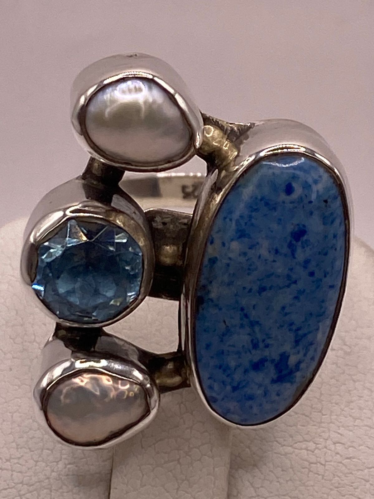 Anillo Artístico de Plata 925 con Sodalita Azul, Nácar y Zirconia