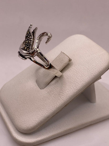 Anillo Cisne Vintage con Marquesitas en Plata Ley 925, vista lateral