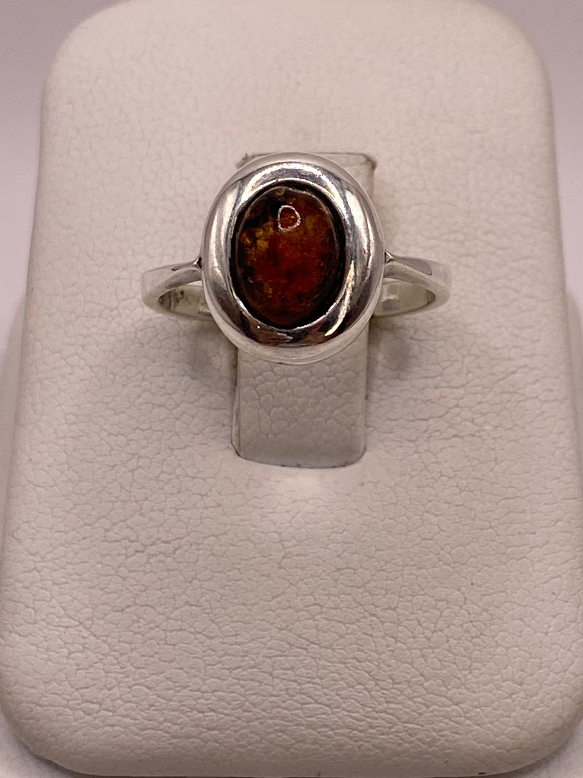 Anillo Clásico con Ámbar Natural en Plata Ley 925