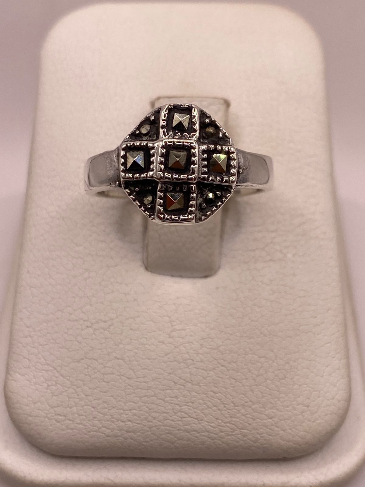Anillo Clásico Geométrico con Marquesitas en Plata Ley 925
