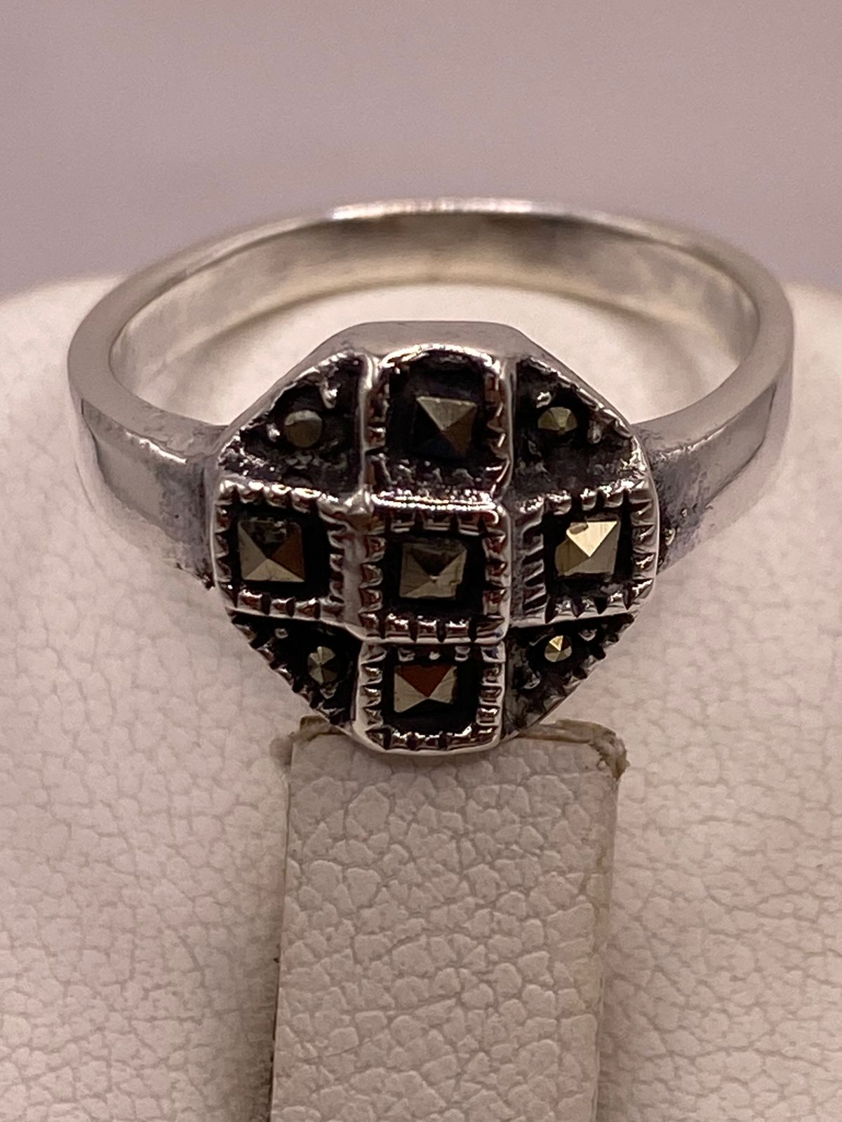 Anillo Clásico Geométrico con Marquesitas en Plata Ley 925