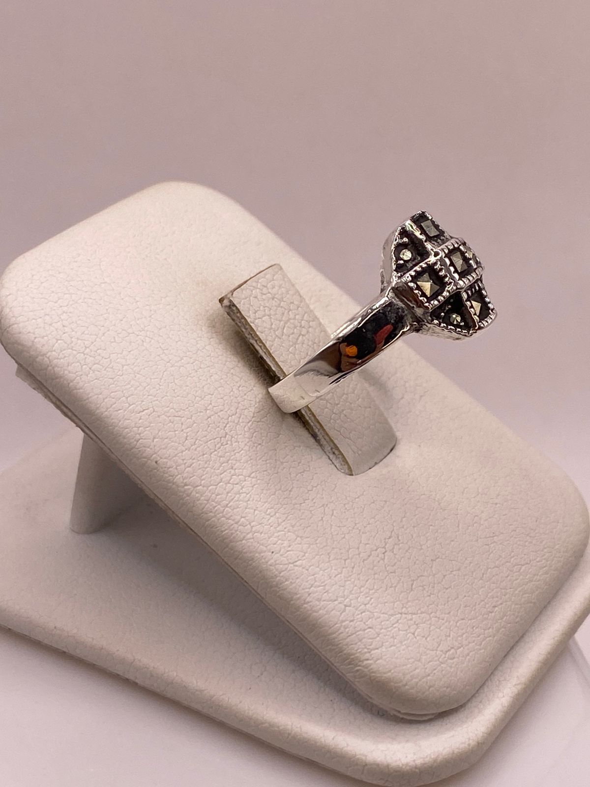 Anillo Clásico Geométrico con Marquesitas en Plata Ley 925