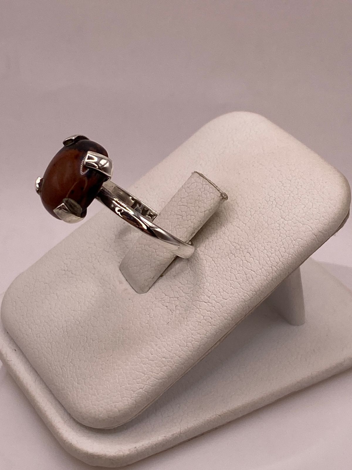 ANILLO CLÁSICO DE PLATA LEY 925 CON OJO DE TIGRE NATURAL