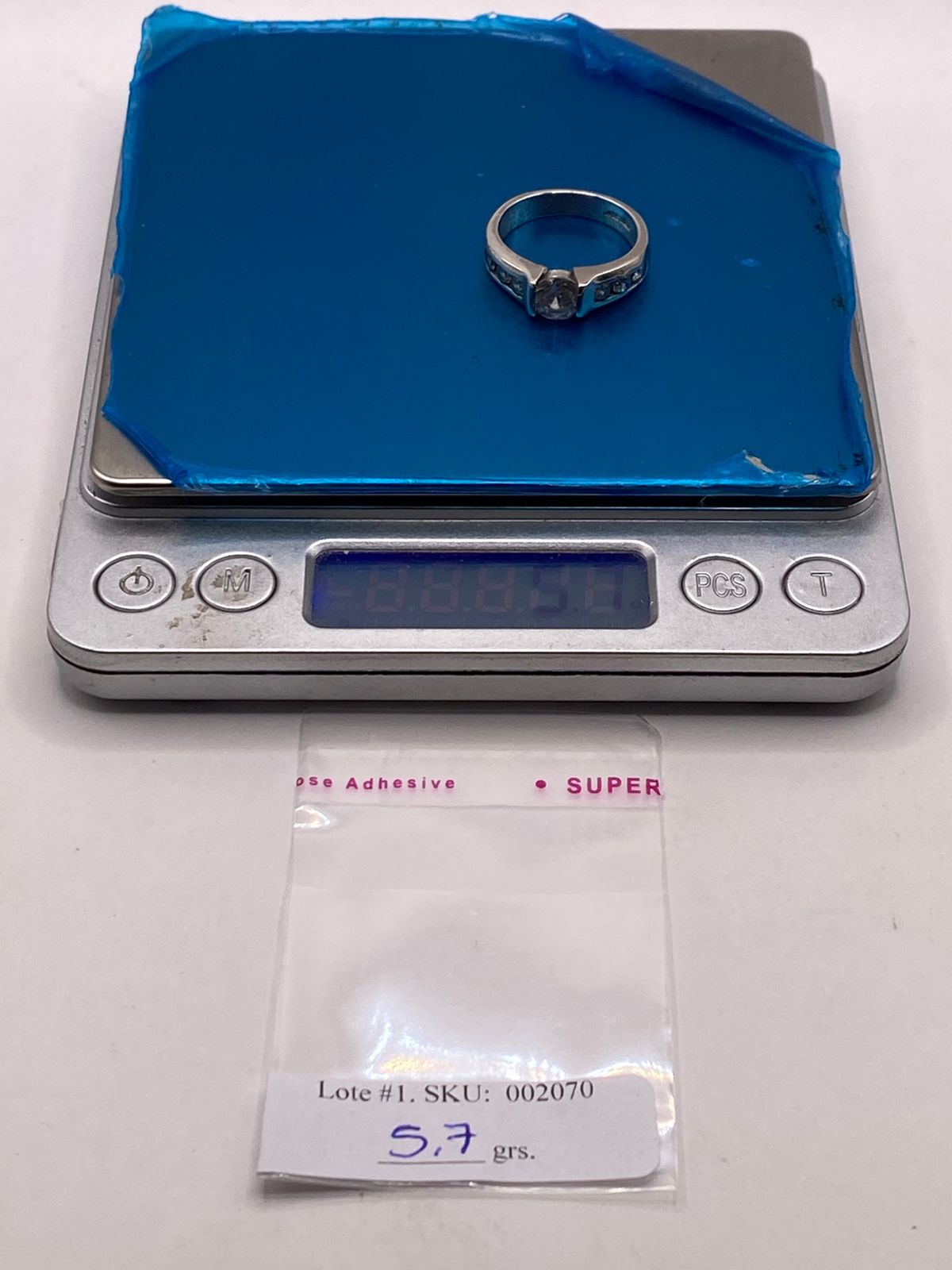 Anillo Clásico con Zirconia Central en Plata Ley 925