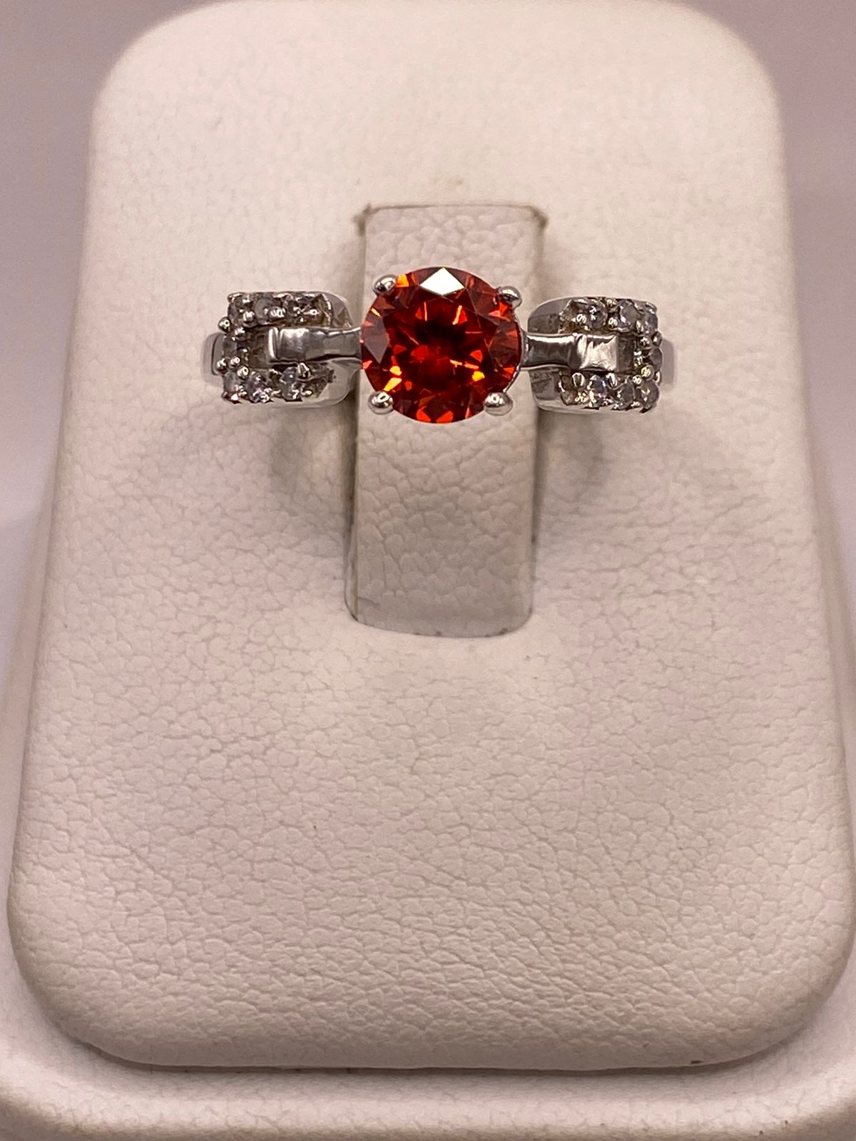 Anillo Clásico con Zirconia Naranja en Plata Ley 925