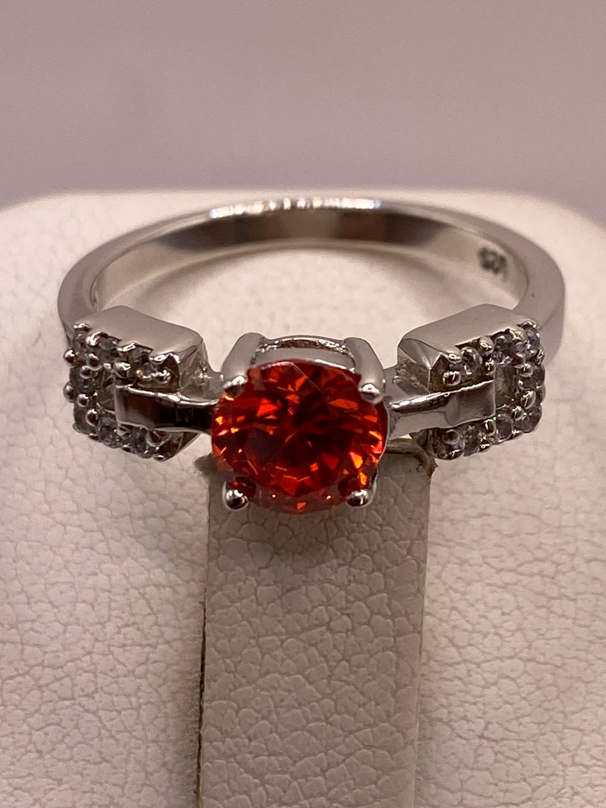 Anillo Clásico con Zirconia Naranja en Plata Ley 925