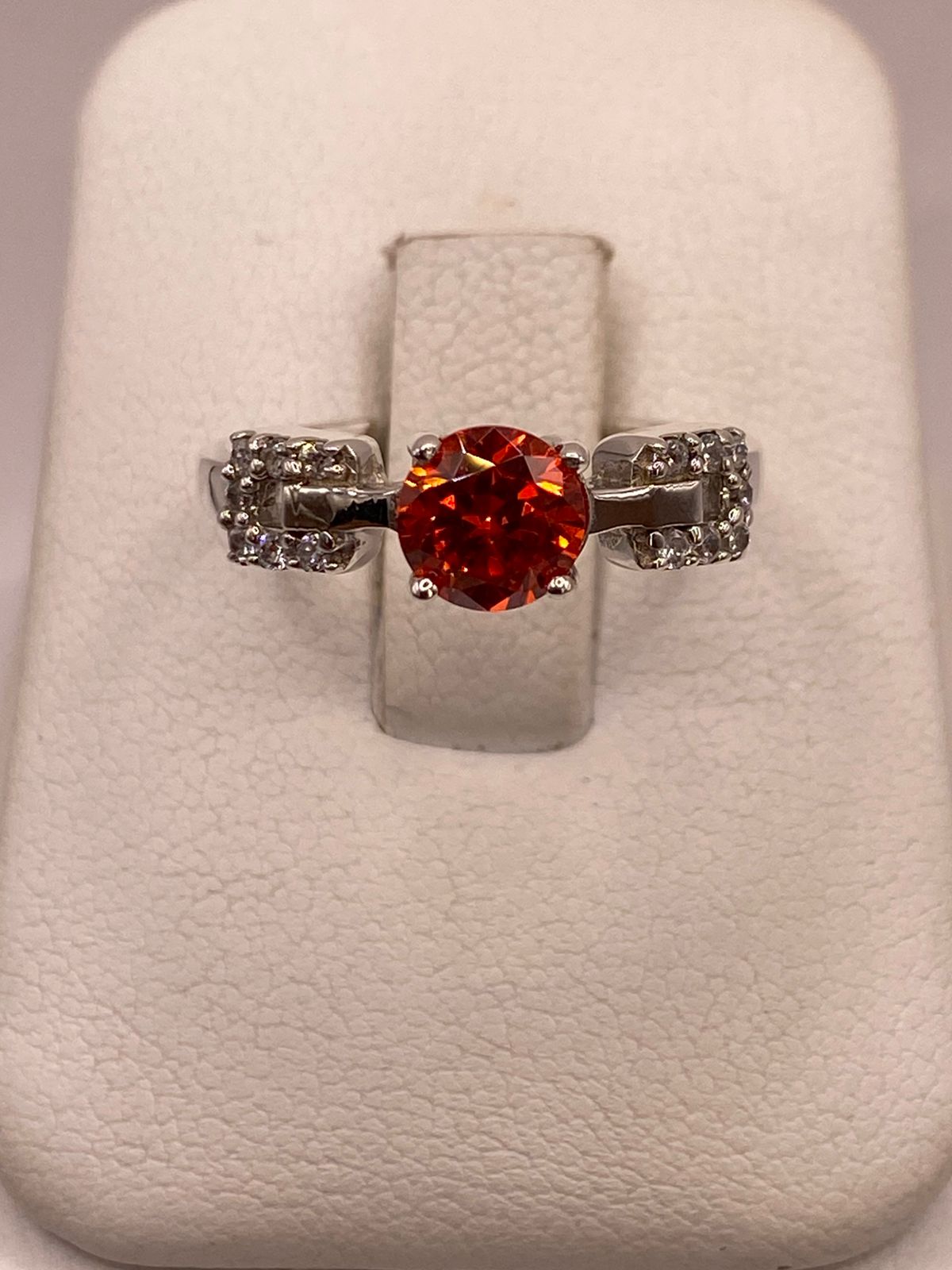 Anillo Clásico con Zirconia Naranja en Plata Ley 925