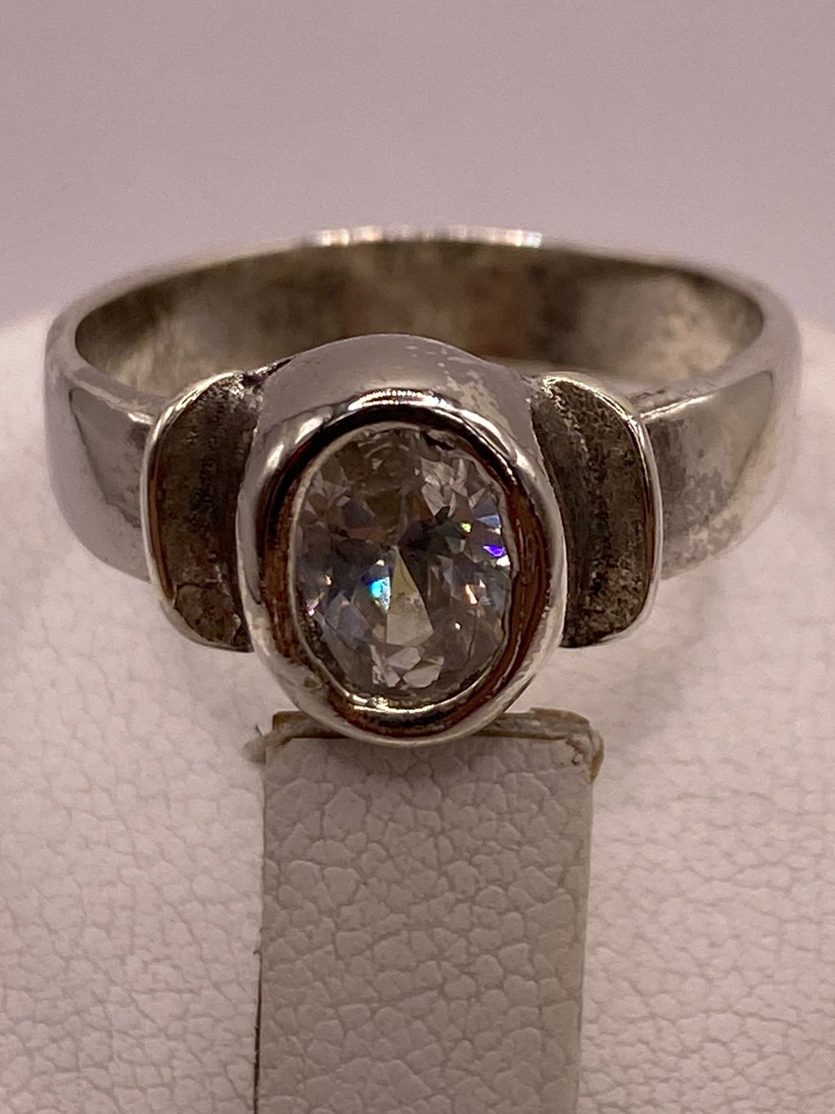 Anillo Clásico con Zirconia Transparente en Plata Ley 925
