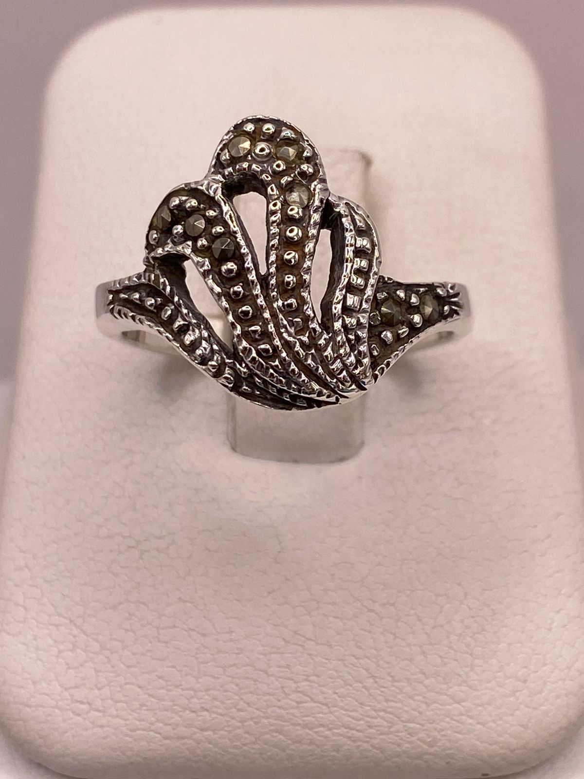 🐚 ANILLO CONCHA MARINA CON MARQUESITAS EN PLATA LEY 925