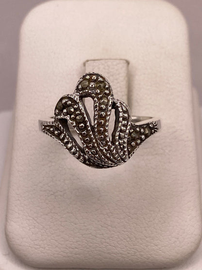 Anillo Concha Marina con Marquesitas en Plata Ley 925, vista de detalle