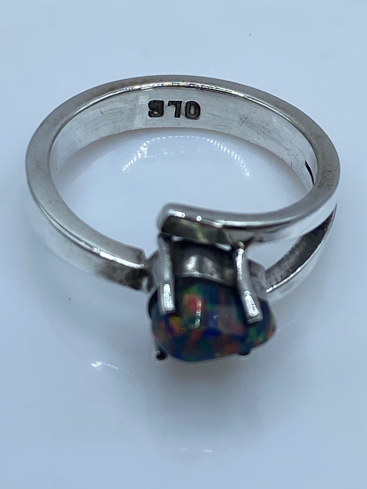 💍 Anillo Contemporáneo con Ópalo de Fuego en Plata Ley .925