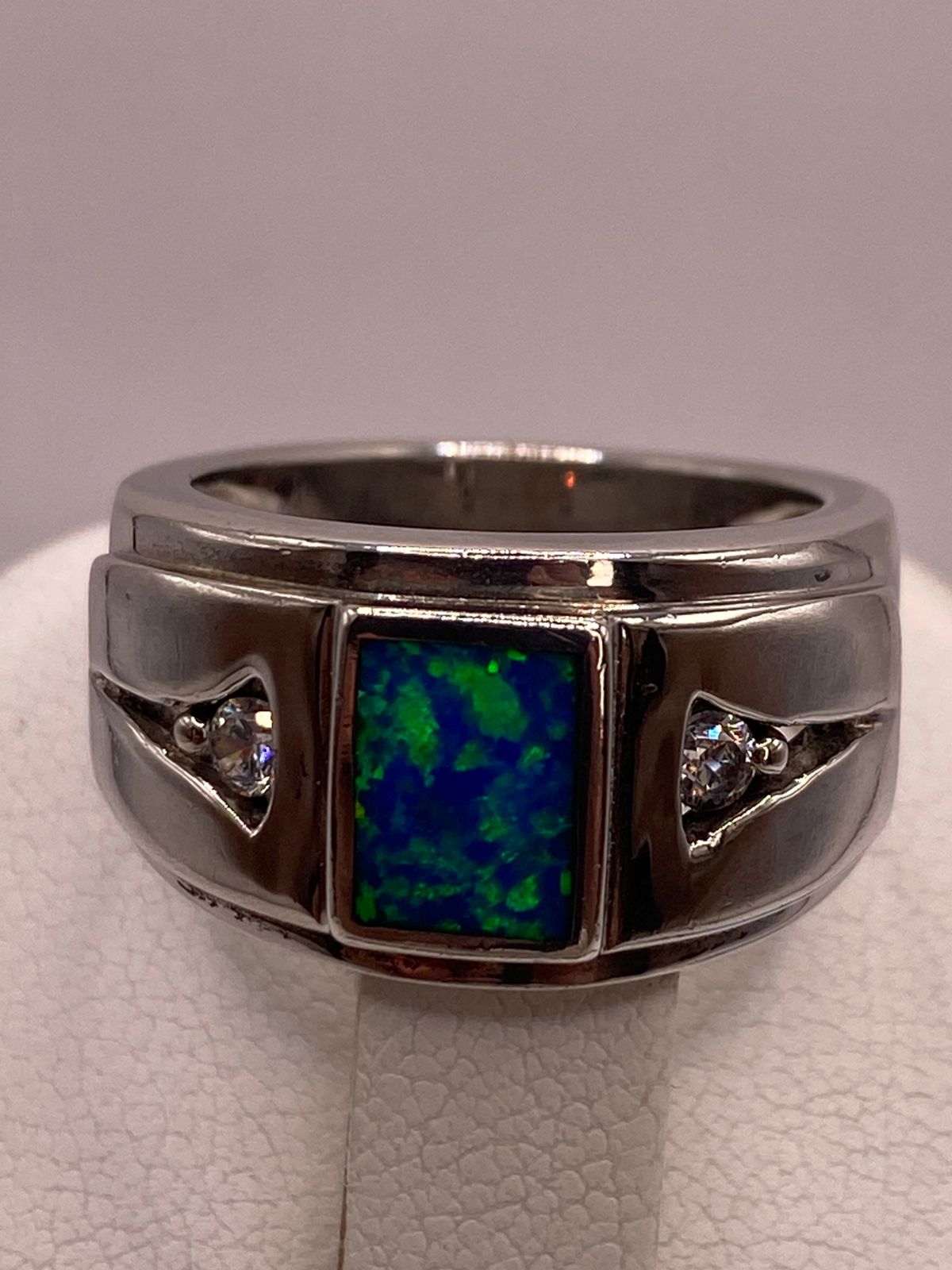 Anillo Contemporáneo de Plata Ley 925 con Ópalo de Fuego Azul Verde