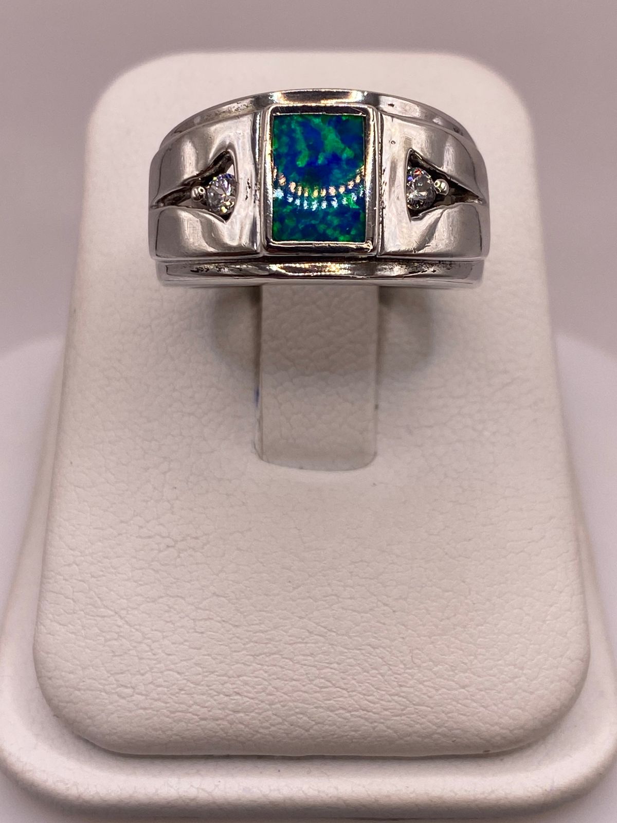 Anillo Contemporáneo de Plata Ley 925 con Ópalo de Fuego Azul Verde