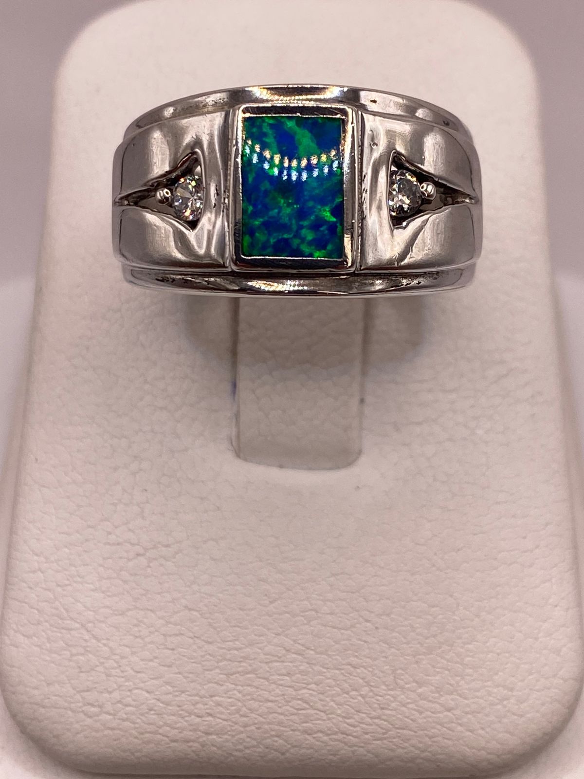 Anillo Contemporáneo de Plata Ley 925 con Ópalo de Fuego Azul Verde