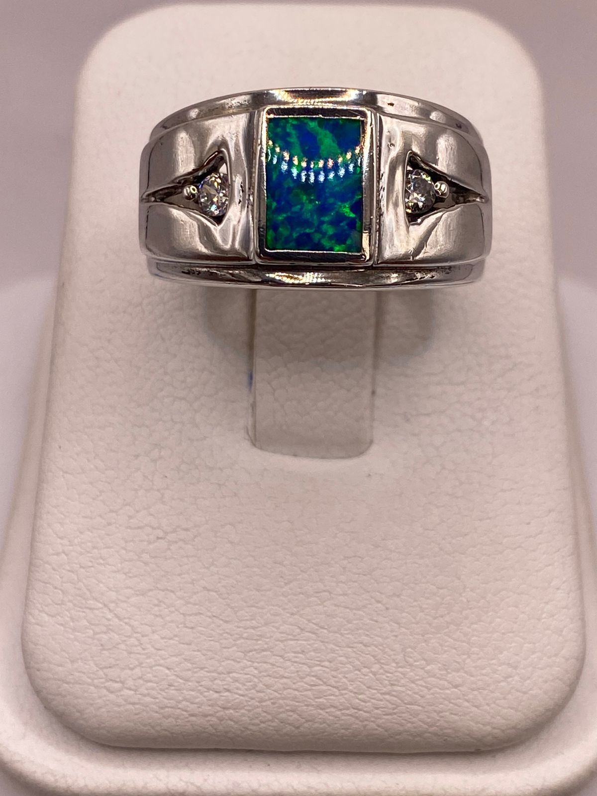 Anillo Contemporáneo de Plata Ley 925 con Ópalo de Fuego Azul Verde
