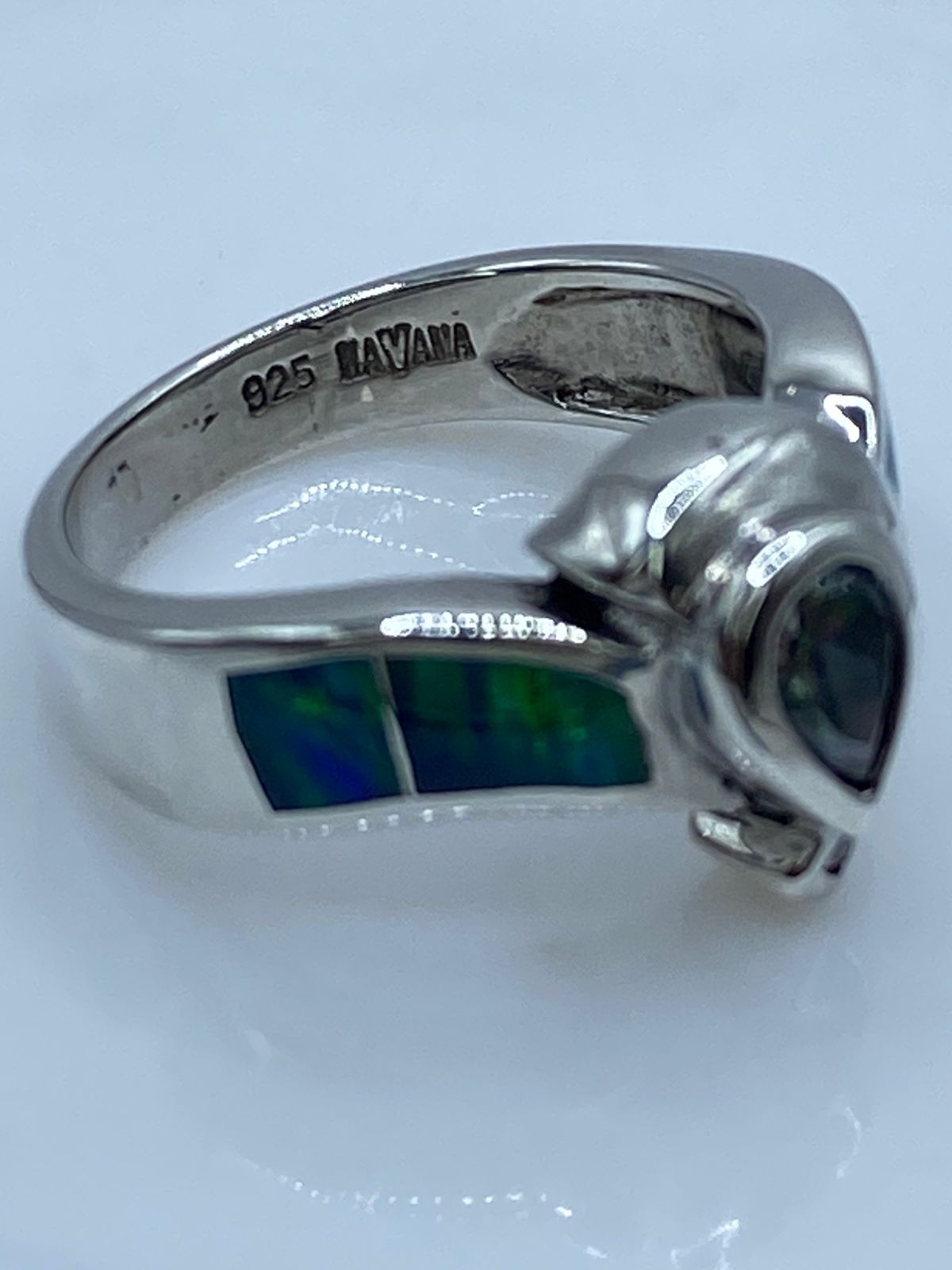 ANILLO CONTEMPORÁNEO DE PLATA LEY 925 CON ÓPALO DE FUEGO Y ZIRCONIAS