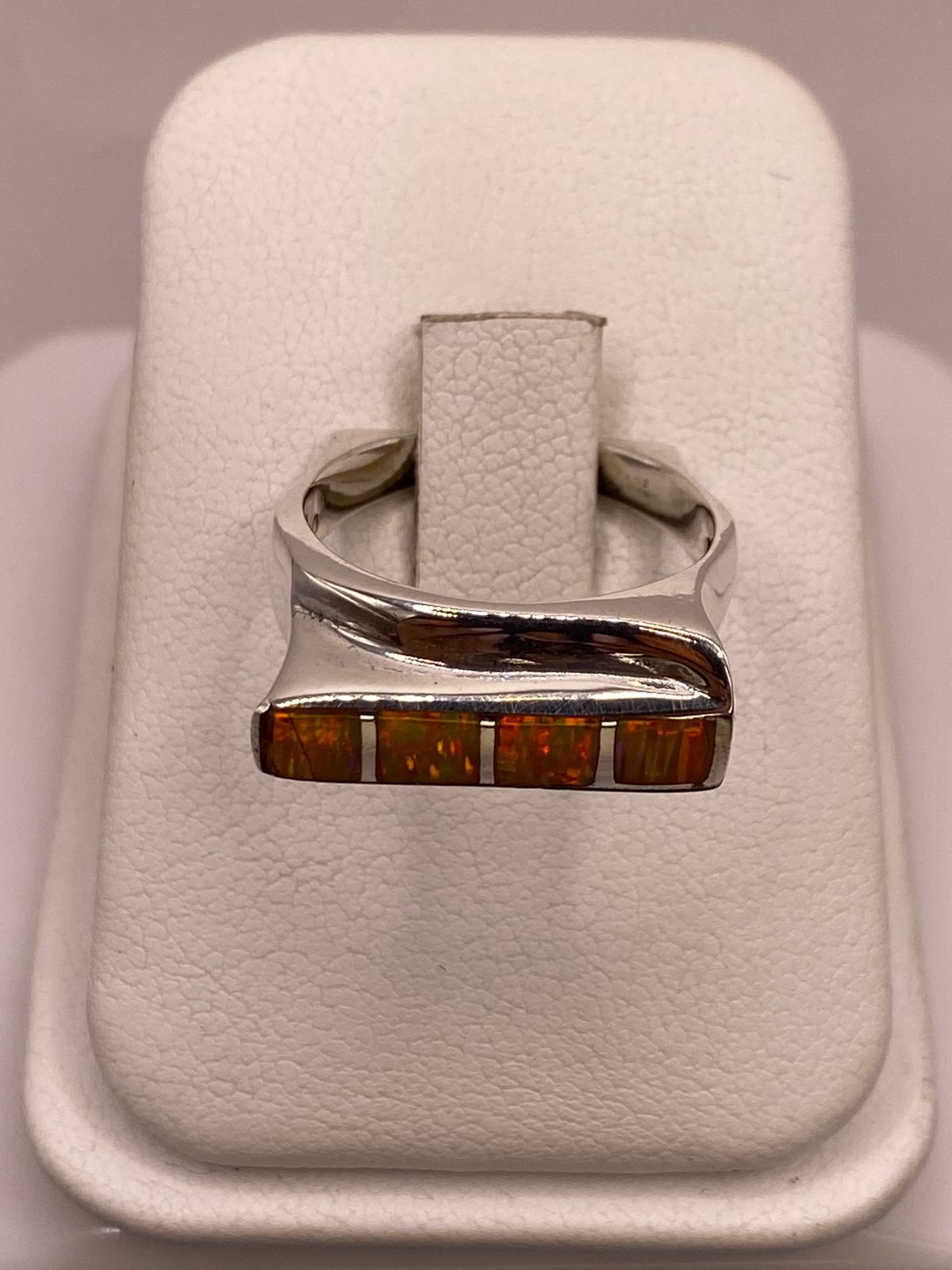 Anillo Contemporáneo de Plata Ley 950 con Ópalo de Fuego Amarillo y Naranja