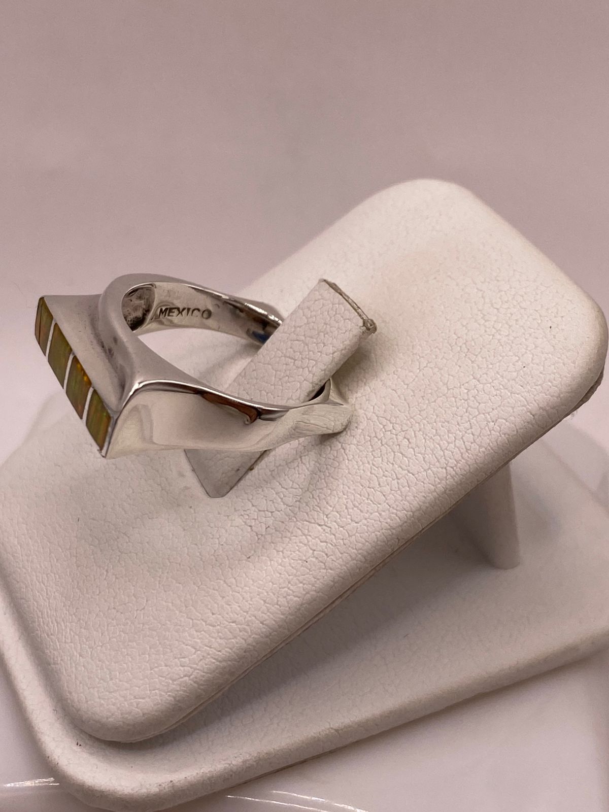 Anillo Contemporáneo de Plata Ley 950 con Ópalo de Fuego Amarillo y Naranja