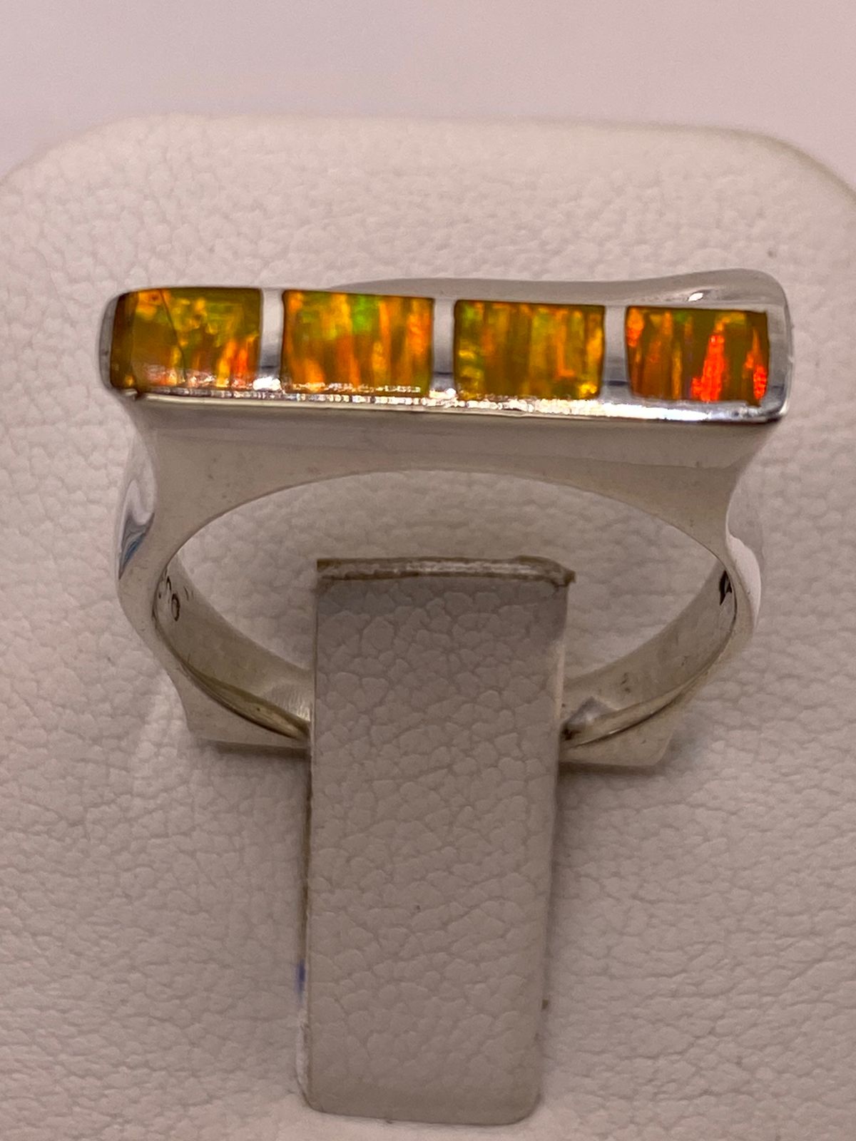 Anillo Contemporáneo de Plata Ley 950 con Ópalo de Fuego Amarillo y Naranja