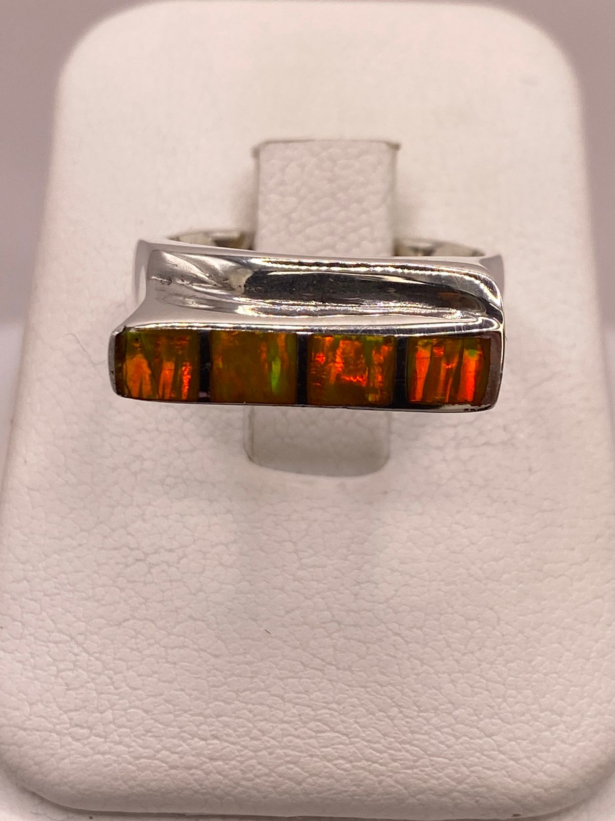 Anillo Contemporáneo de Plata Ley 950 con Ópalo de Fuego Amarillo y Naranja