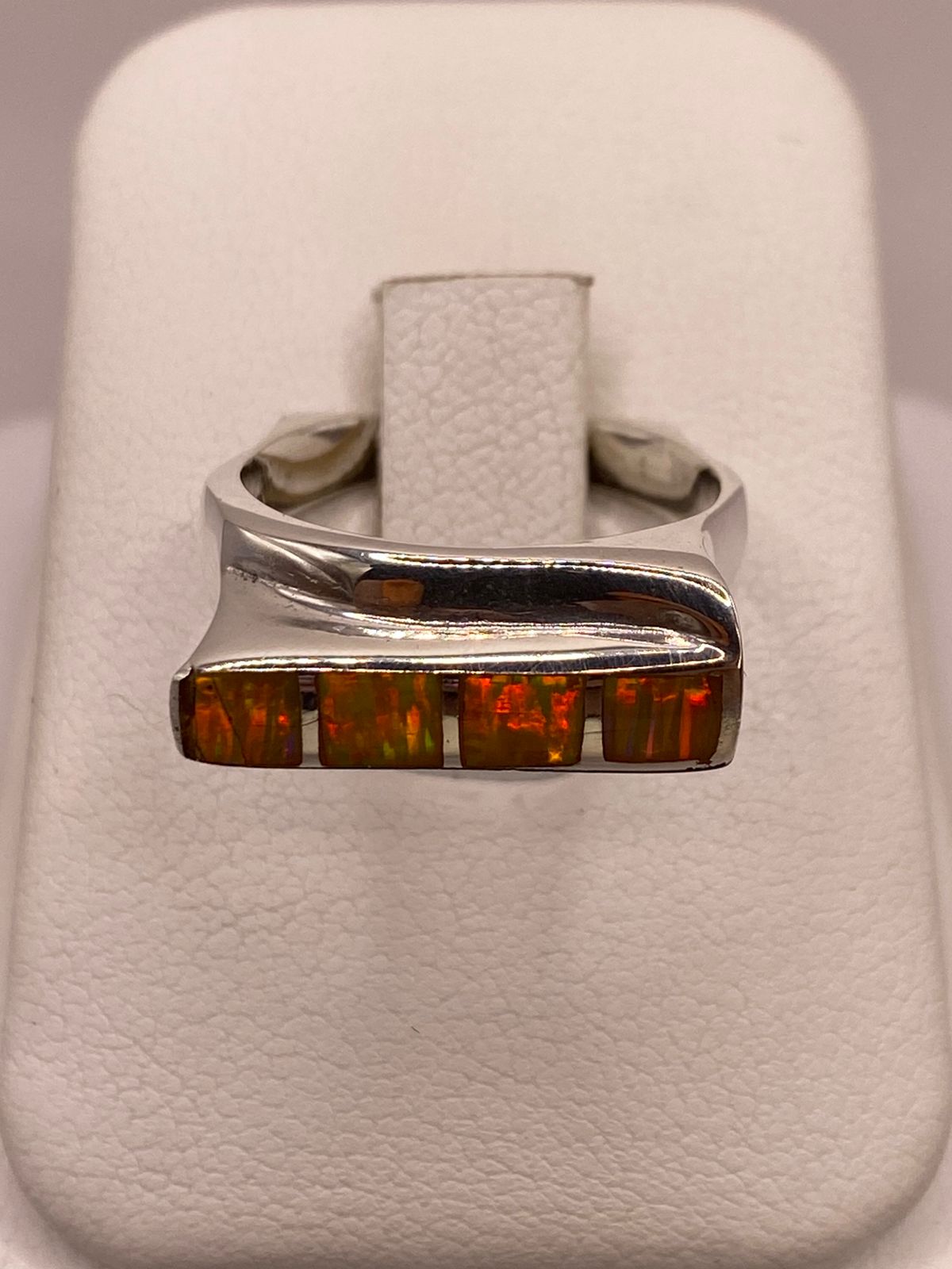 Anillo Contemporáneo de Plata Ley 950 con Ópalo de Fuego Amarillo y Naranja