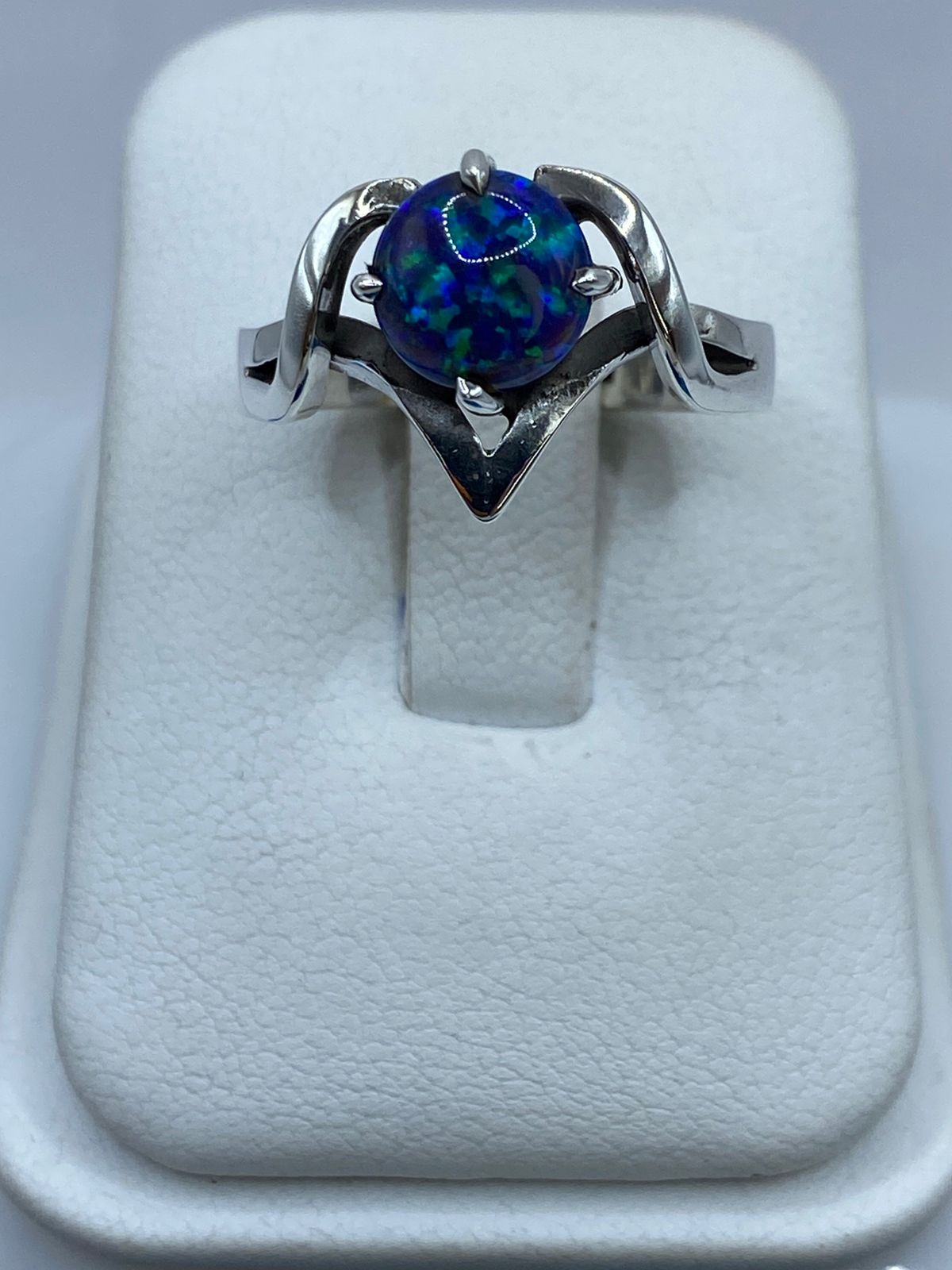 Anillo Contemporáneo de Plata .925 con Ópalo de Fuego