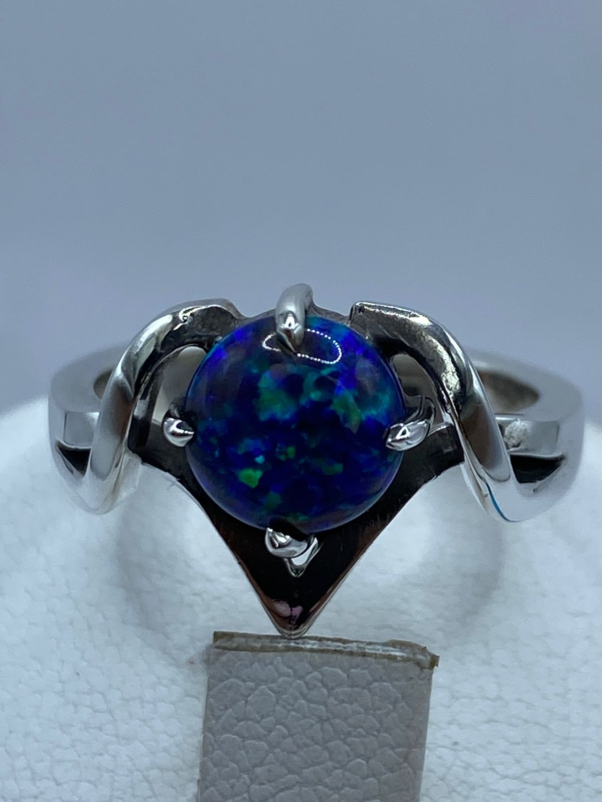 Anillo Contemporáneo de Plata .925 con Ópalo de Fuego