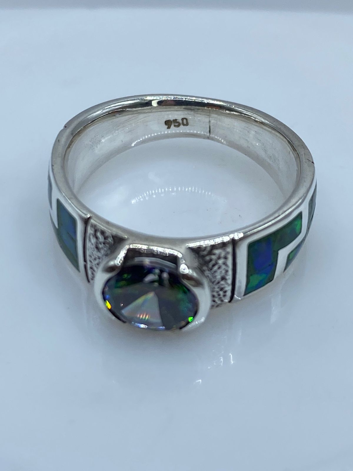 Anillo Contemporáneo de Plata .950 con Ópalo de Fuego y Zirconia Tornasol