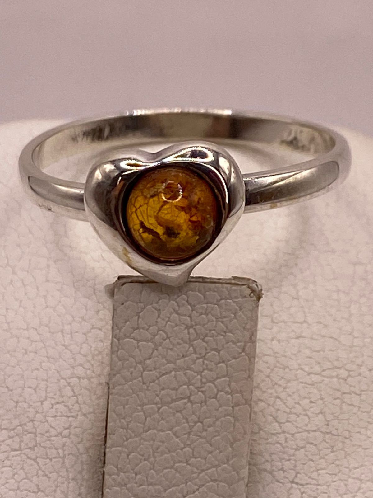 Anillo Corazón con Ámbar en Plata Ley 925