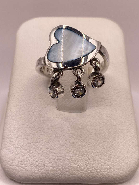 Anillo Corazón Artesanal de Plata Ley 925 con Nácar Azul, vista frontal