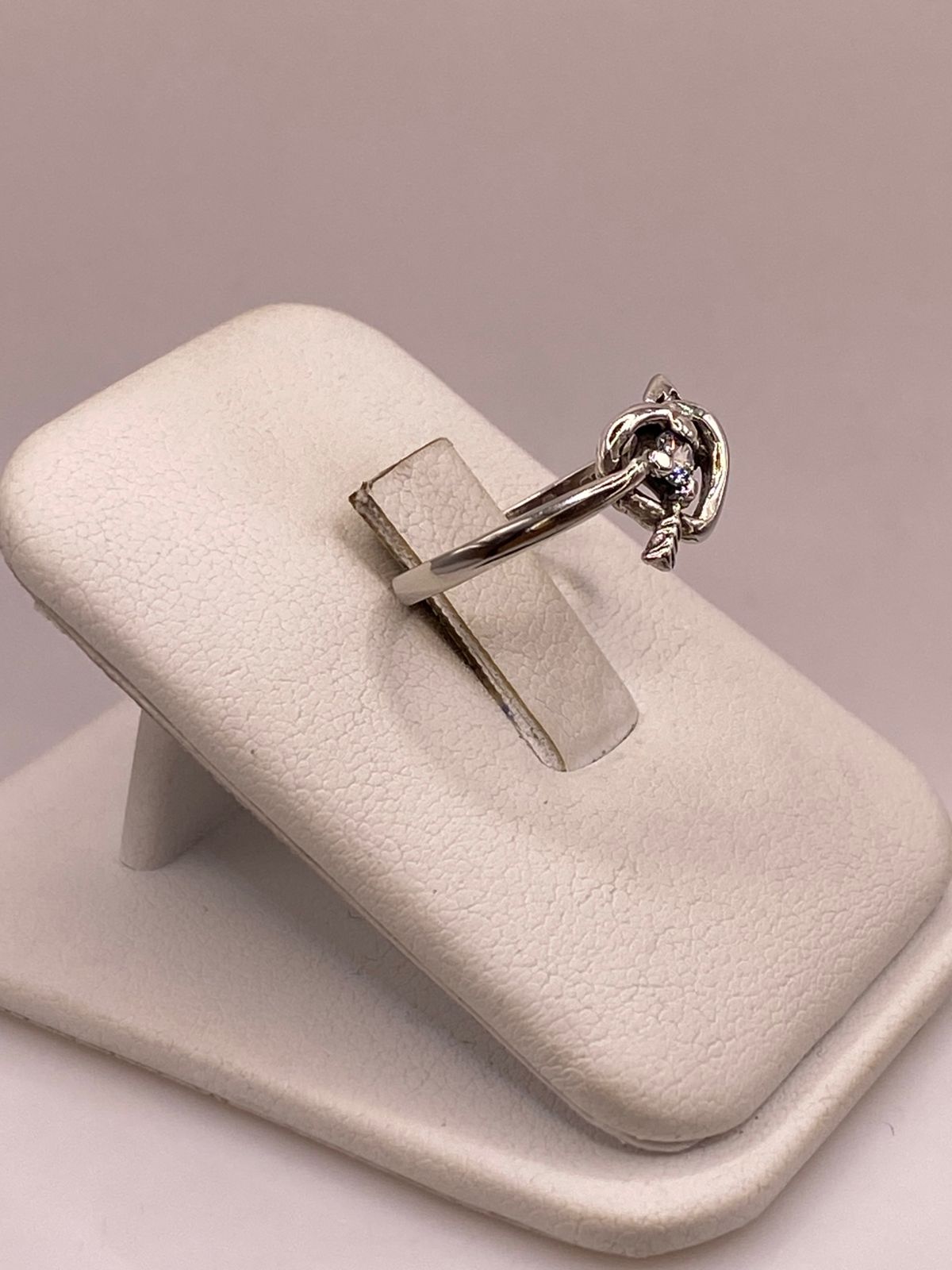 Anillo Corazón con Flecha y Zirconia en Plata 925
