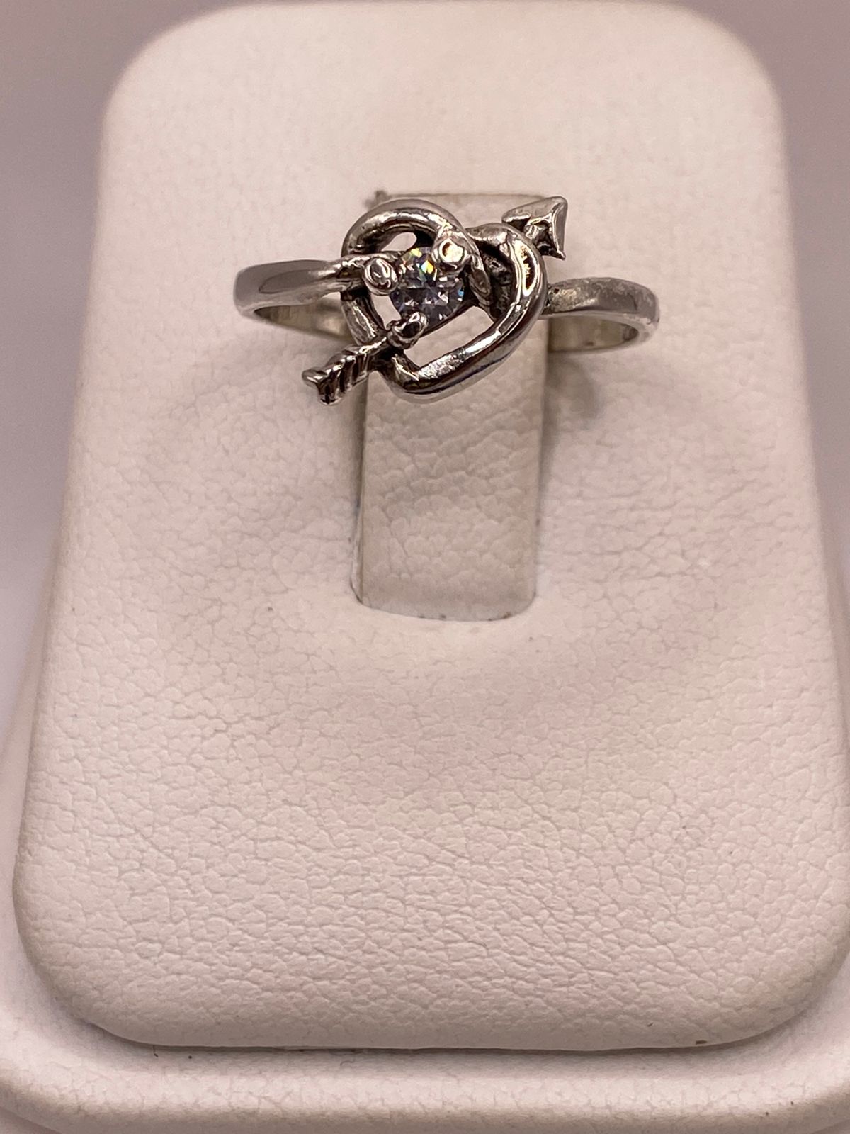 Anillo Corazón con Flecha y Zirconia en Plata 925