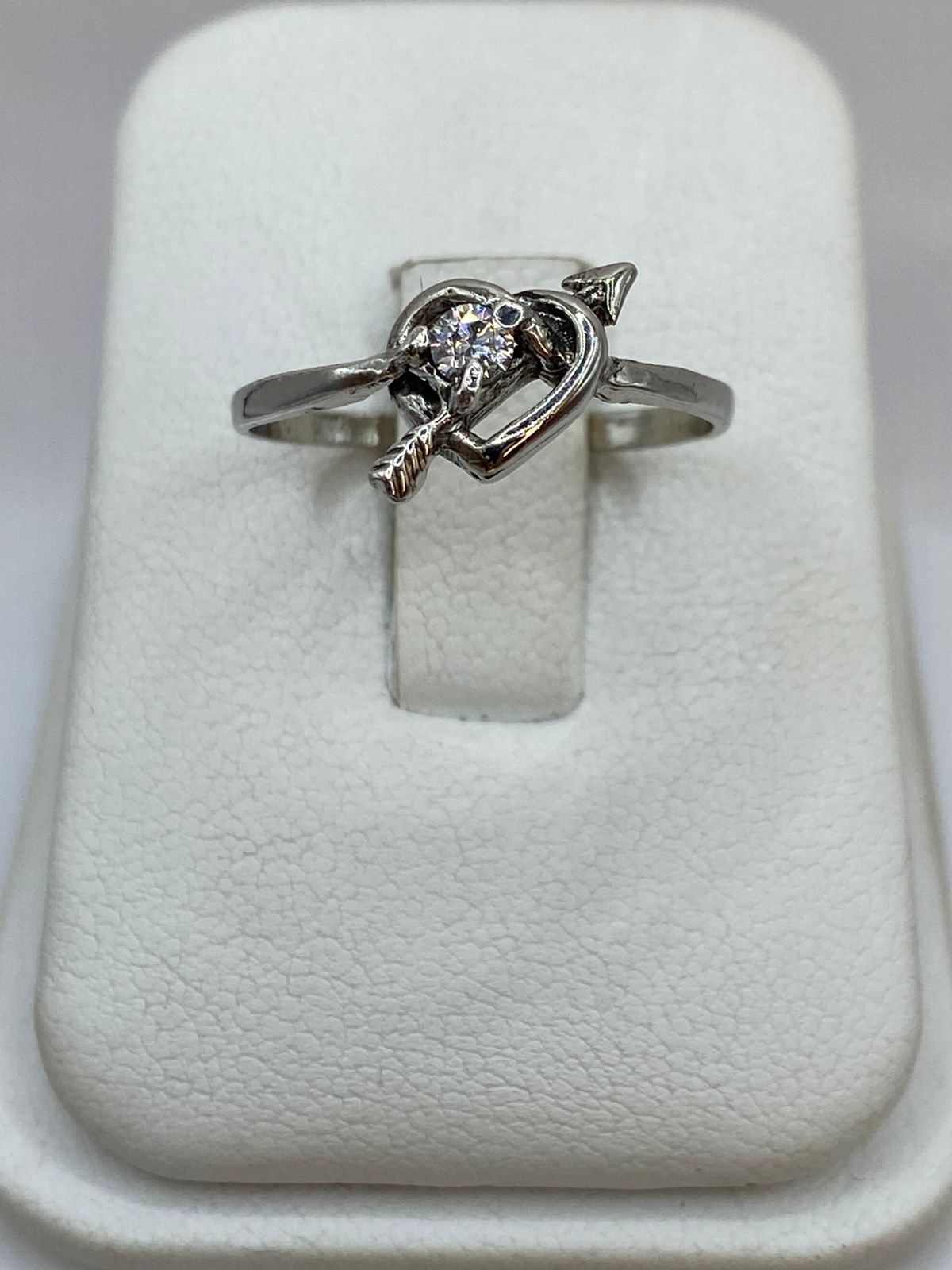 Anillo Corazón con Flecha y Zirconia en Plata 925