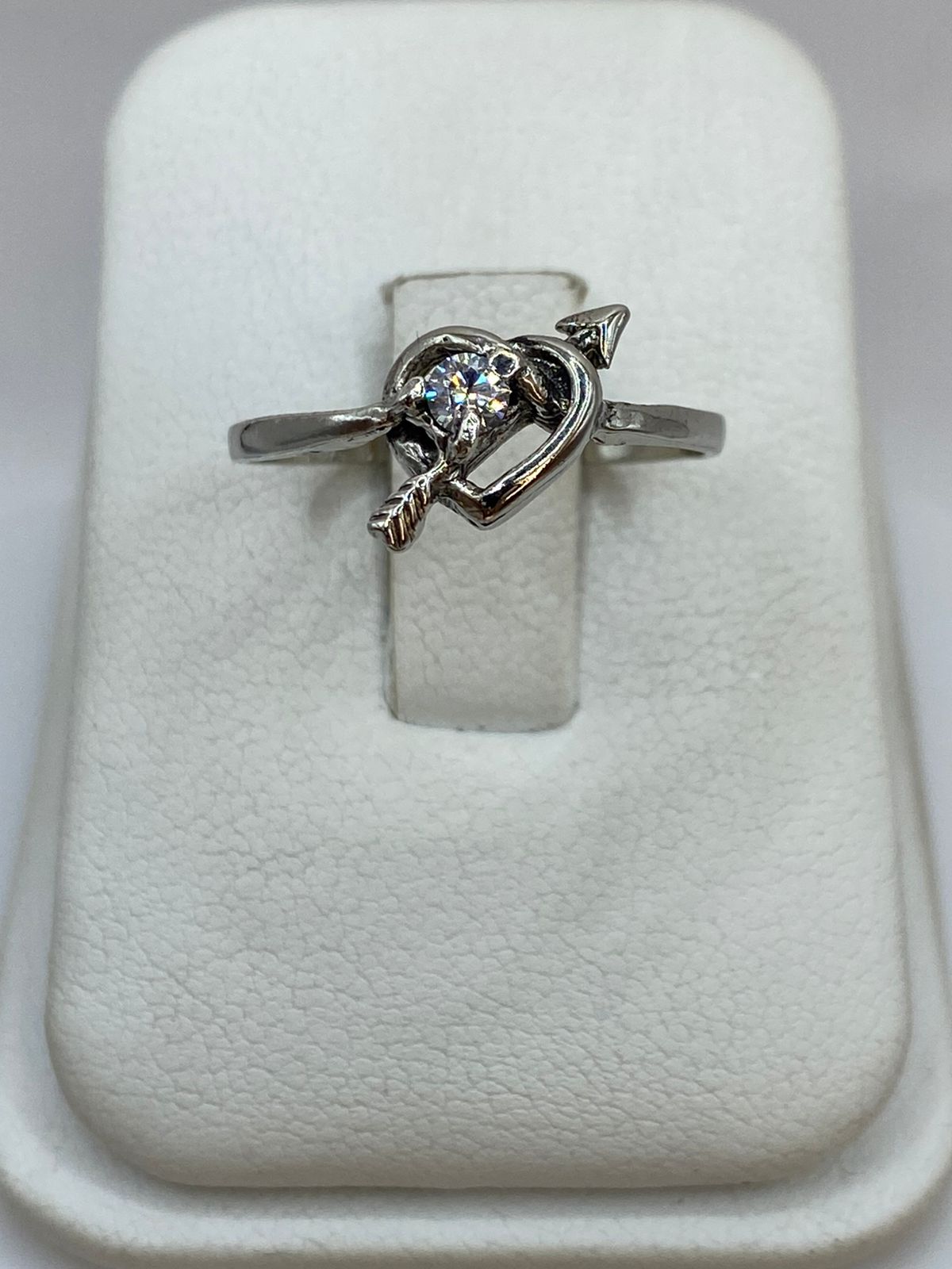 Anillo Corazón con Flecha y Zirconia en Plata 925