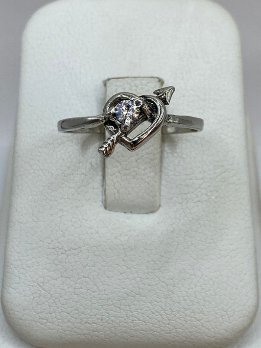 Anillo Corazón con Flecha y Zirconia en Plata 925, vista frontal