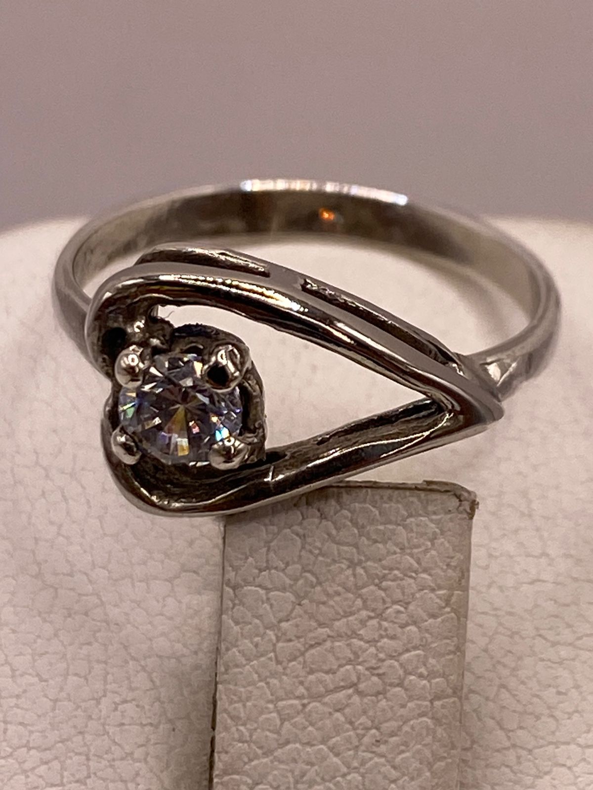 Anillo Corazón Moderno con Zirconia en Plata Ley 925