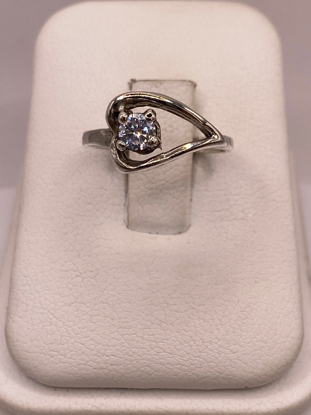Anillo Corazón Moderno con Zirconia en Plata Ley 925