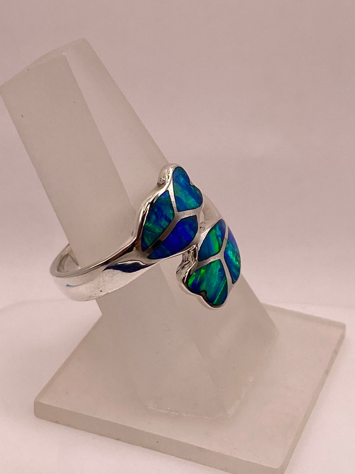 💍 ANILLO CORAZÓN CON ÓPALO DE FUEGO EN PLATA LEY .950