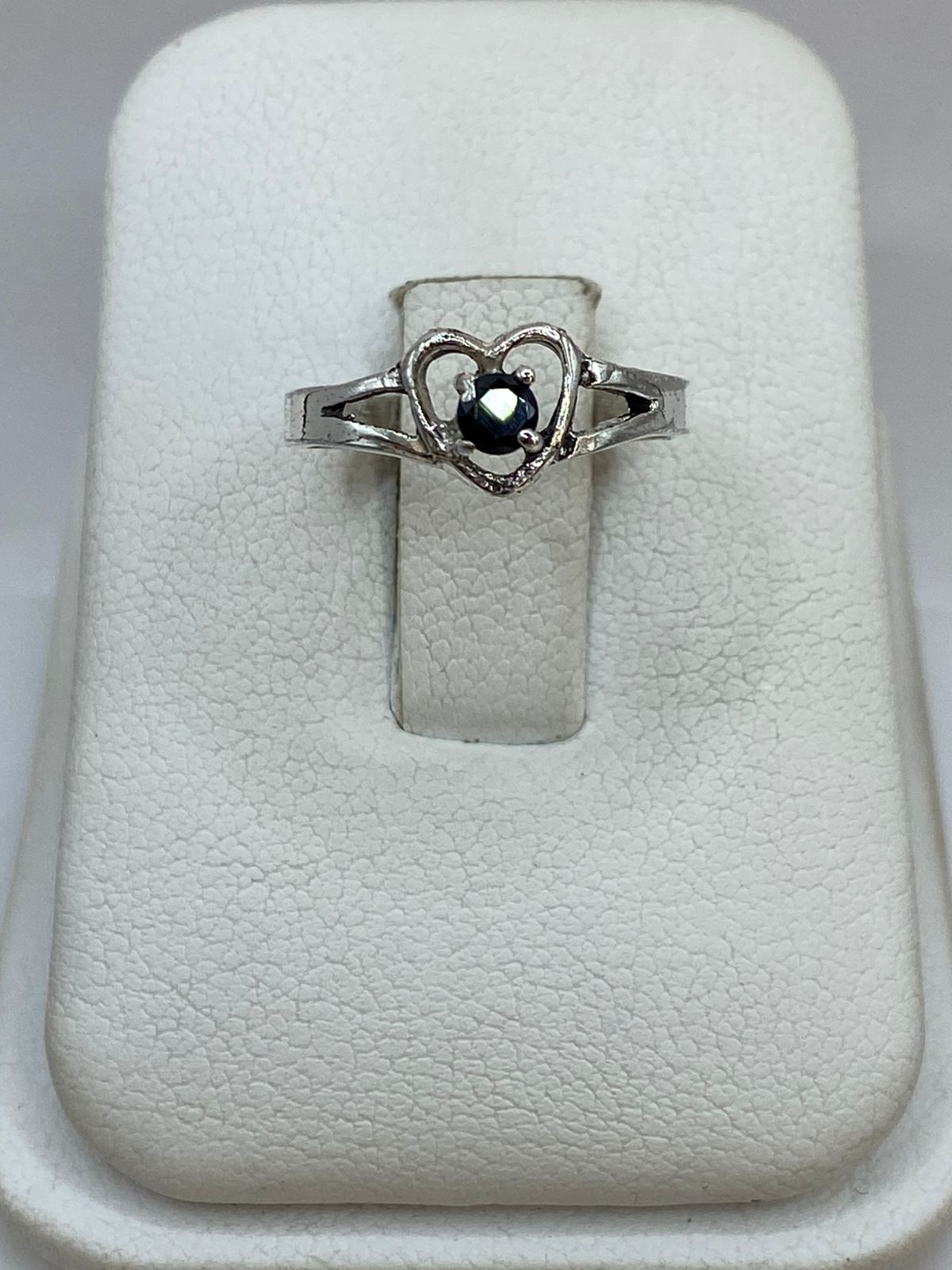 Anillo de Corazón con Piedra Negra en Plata Ley 925