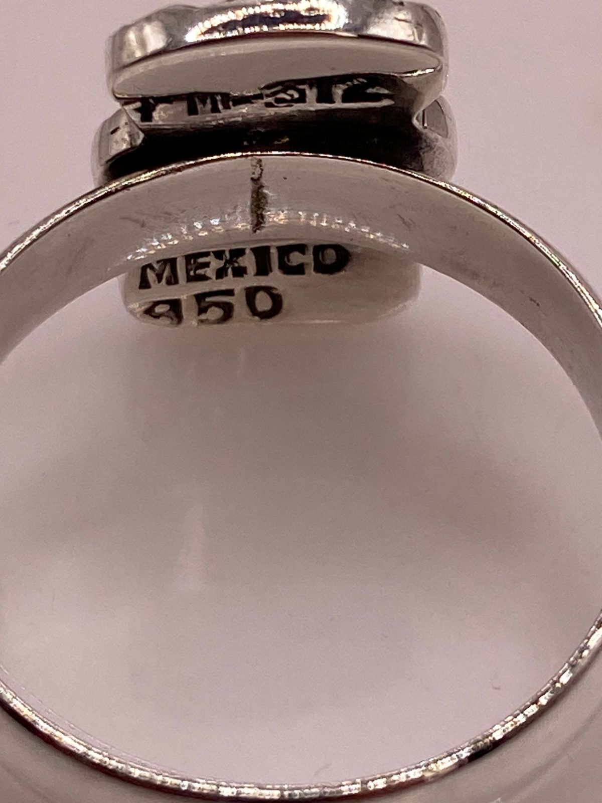 Anillo Cruz Moderna con Ópalo de Fuego Multicolor en Plata Ley .950